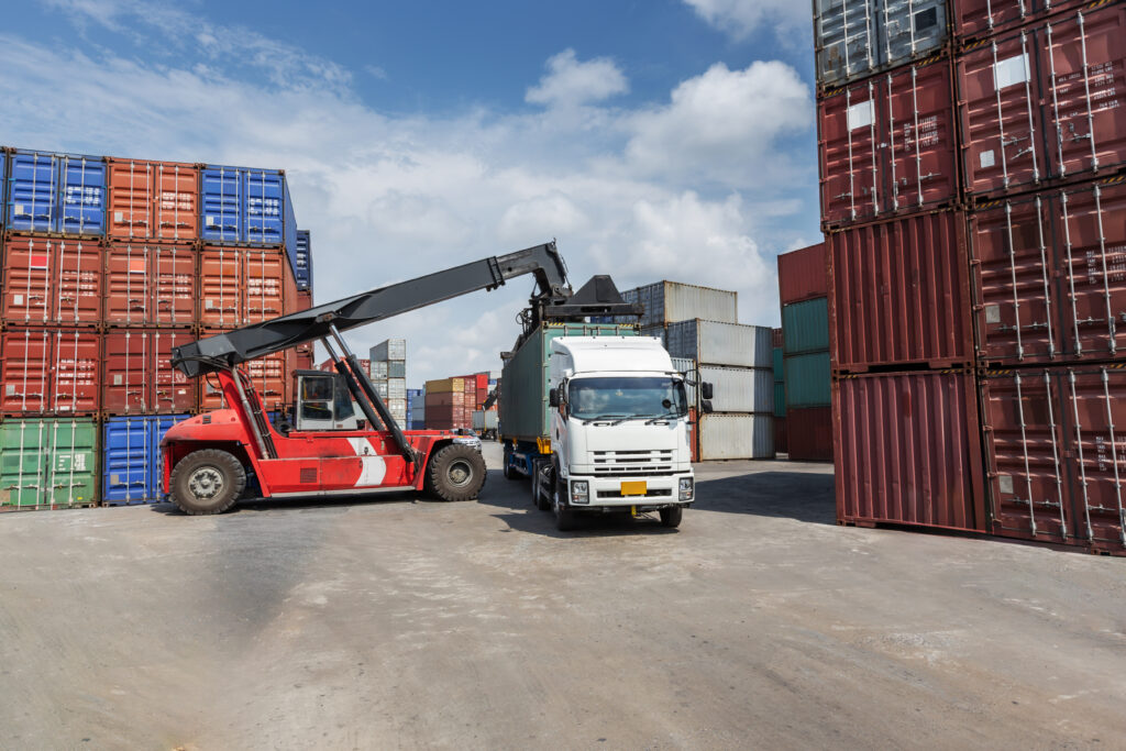 Transport kontenerowy FCL/LCL – port UE, rezerwacje u armatorów | Guliver