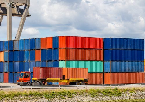 spedycja kontenerowa FCL/LCL – terminal i zestaw podkontenerowy